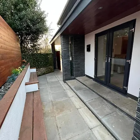 Modern Upside Down Property With Hot Tub Roughton  Exterior photo