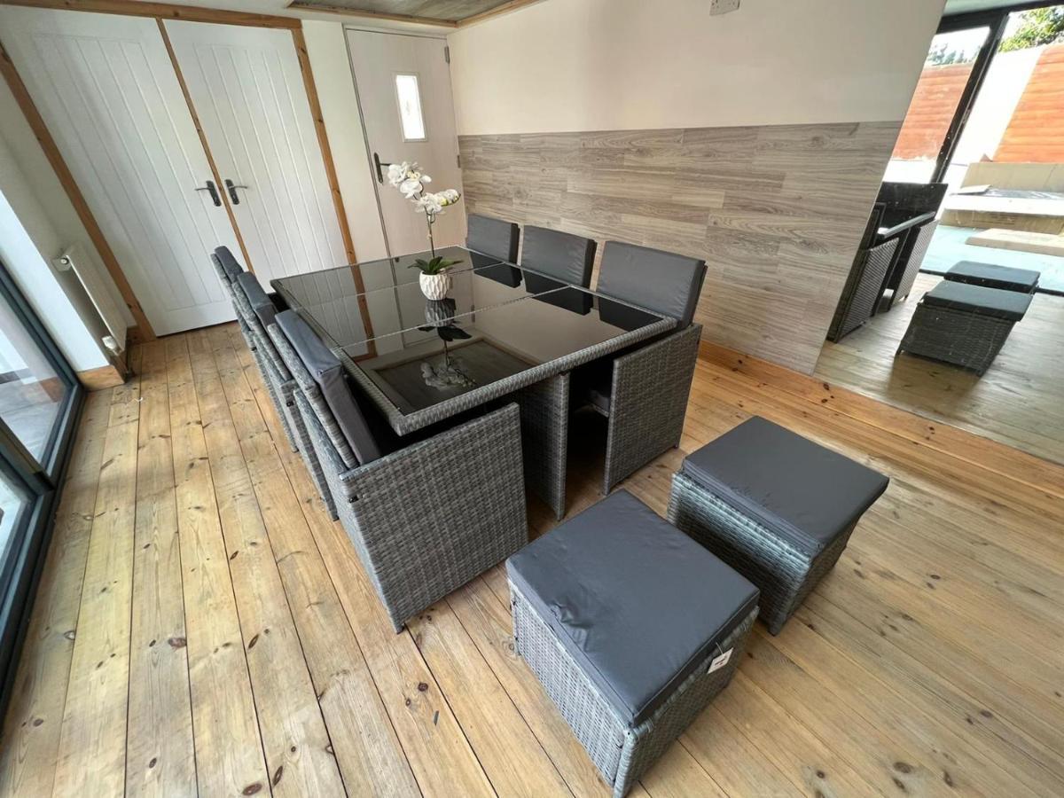 Holiday home Modern Upside Down With Hot Tub Roughton (Norfolk)